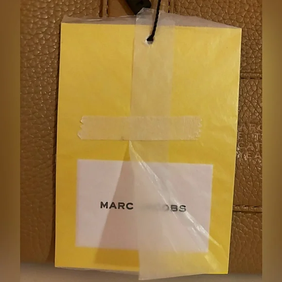 MARC JACOBS The Leather Small Tote Bag in Camel - Picture 5 of 9